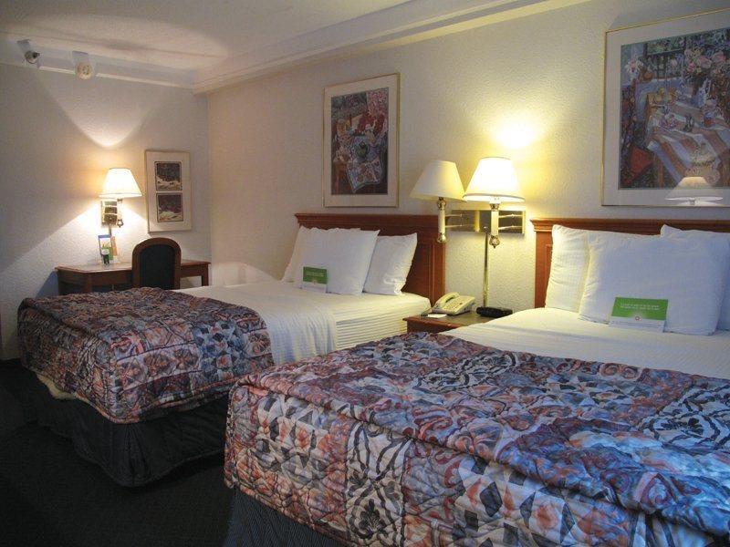Super 8 By Wyndham ซาวานนาห์ ห้อง รูปภาพ